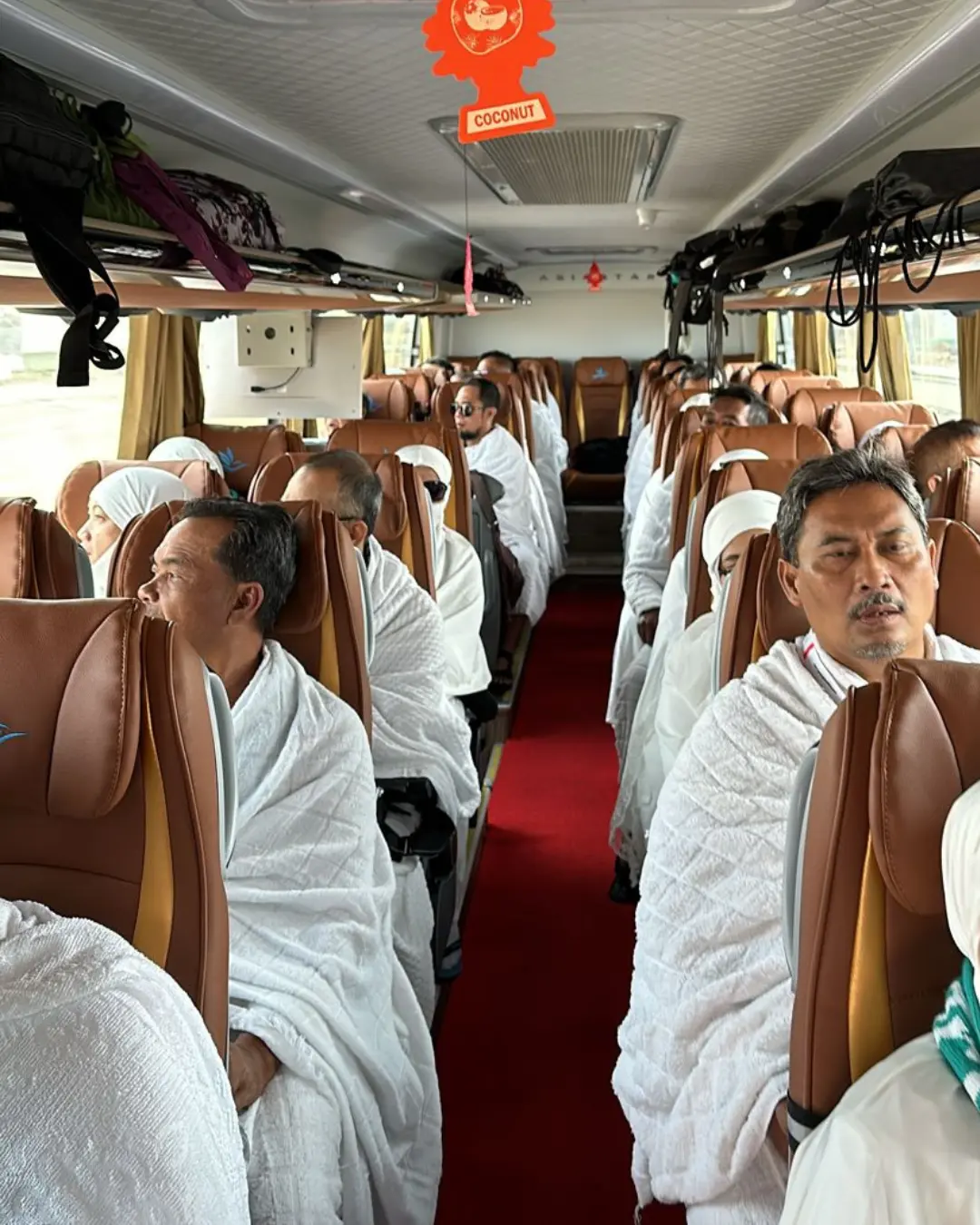 Bus VIP Jamaah Haji Furoda Annisa Travel