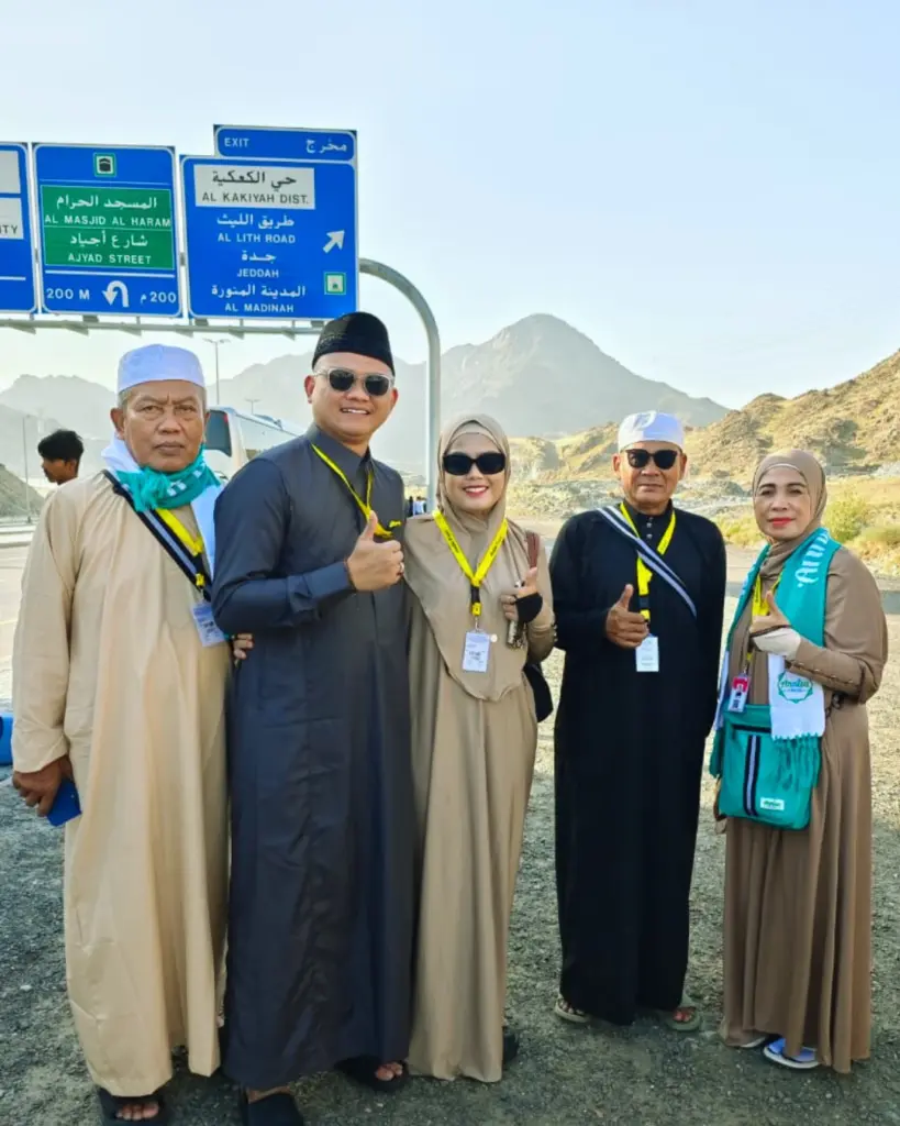 jamaah umroh annisa travel di jabal tsur