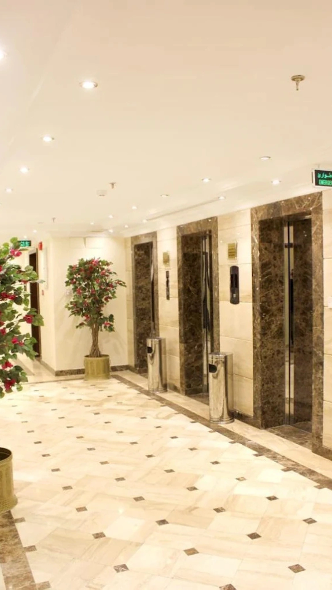 Al Muhagreen Al Majd - Lift