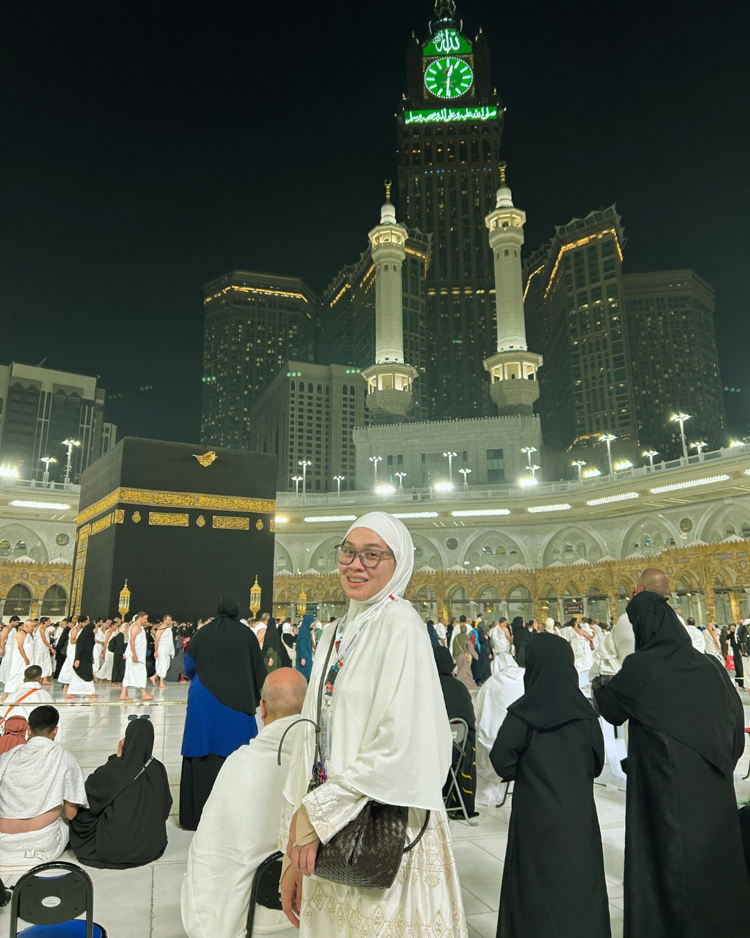 Jamaah Annisa Travel Foto di Depan Zamzam Tower