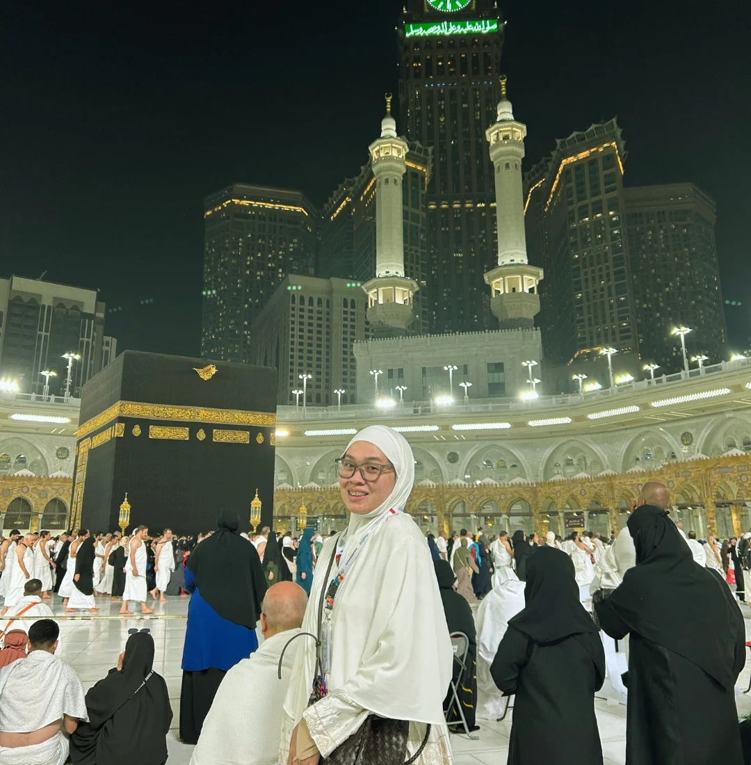 Jamaah Annisa Travel Foto di Depan Zamzam Tower