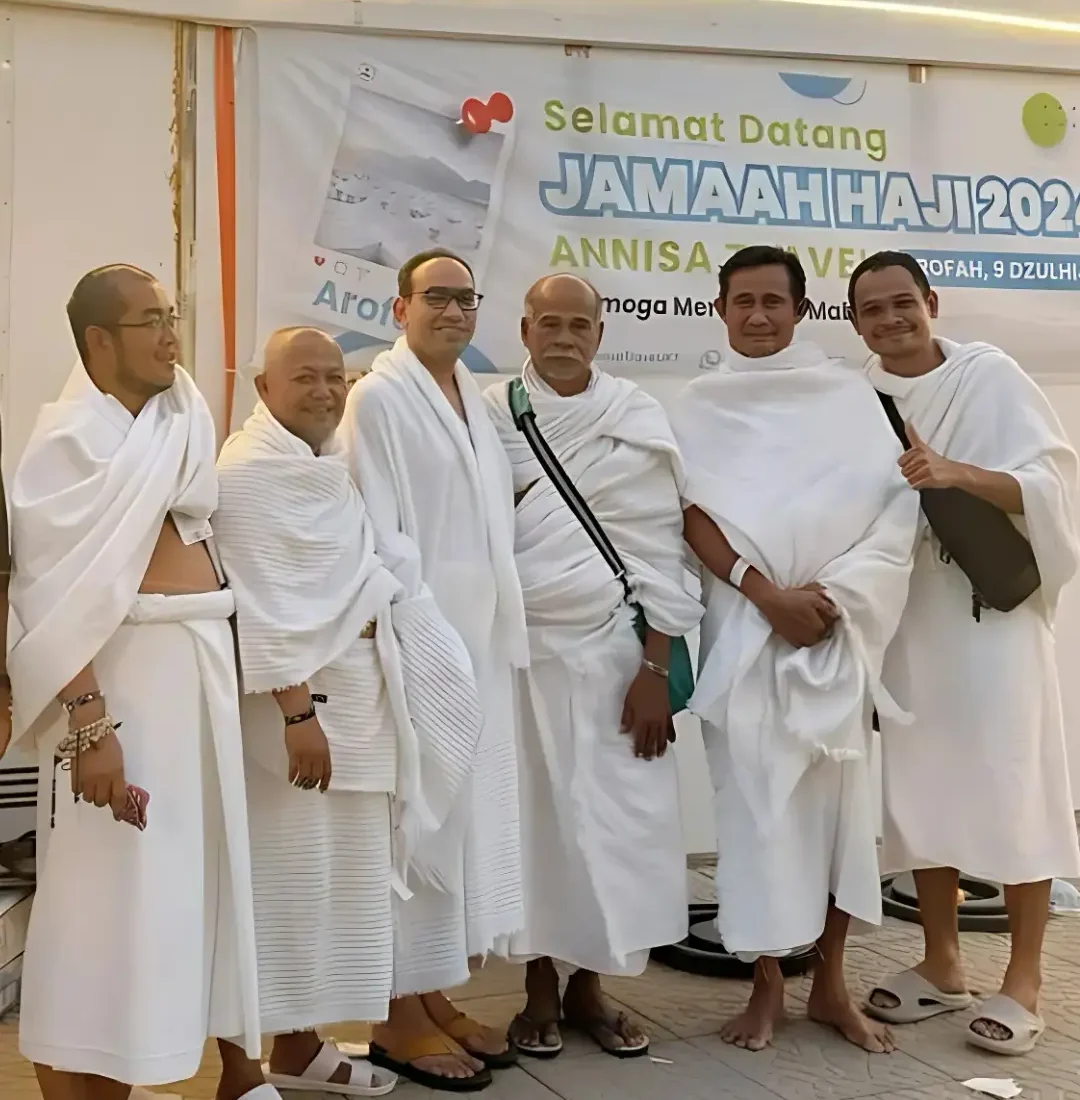 Jamaah Haji Annisa Travel Foto Bersama Ustadz Ali Al Bahar