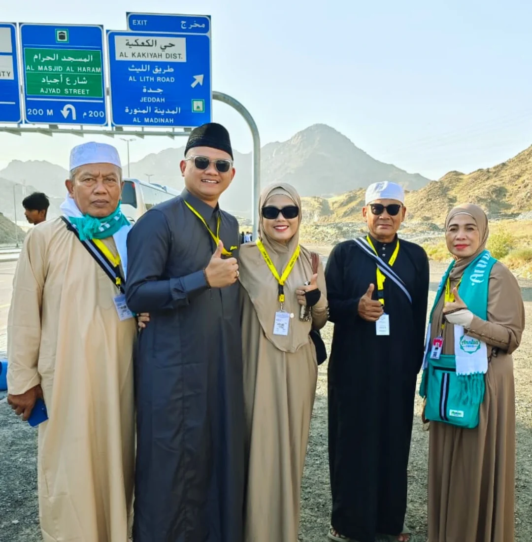 jamaah umroh annisa travel di jabal tsur